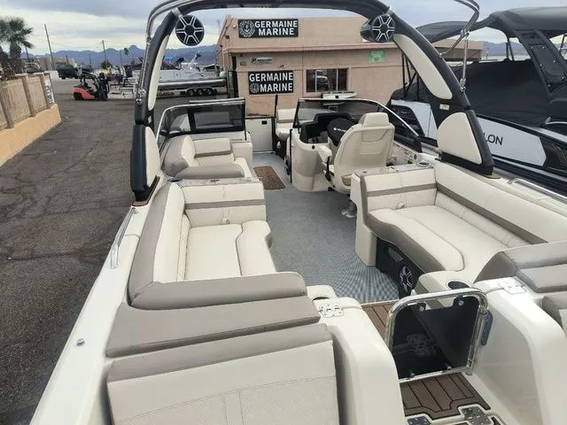 Slide: The Image of Avalon Excalibur LTD 2585 Twin SS 2026 - 27