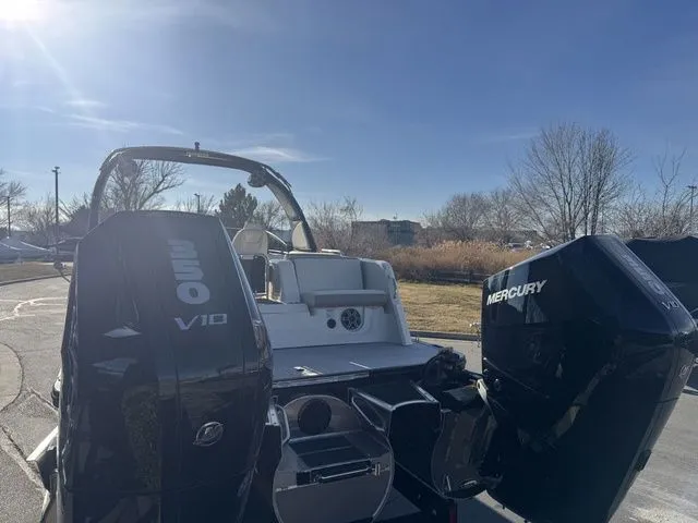 Slide: The Image of Avalon Excalibur LTD 2585 Twin SS 2026 - 4