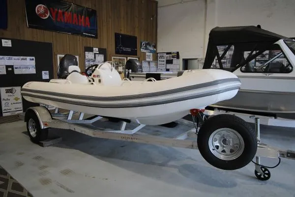 Slide: The Image of Zodiac Yachtline 490 2021 - 1