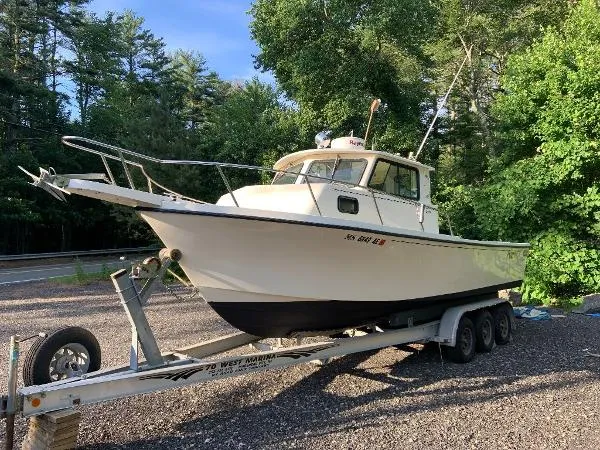 Slide: The Image of Parker Marine 2520 Deep Vee Sport Cabin 1998 - 1