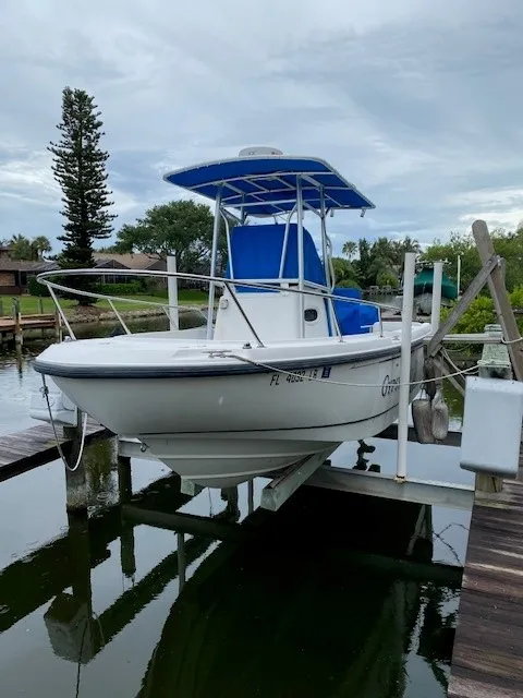 Slide: The Image of Boston Whaler OUTRAGE 1999 - 0