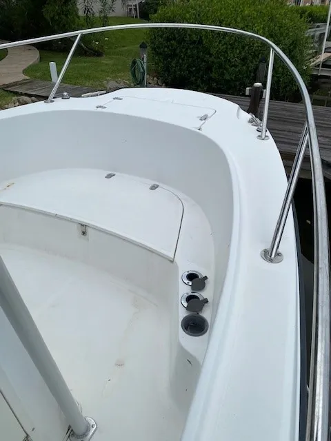 Slide: The Image of Boston Whaler OUTRAGE 1999 - 11