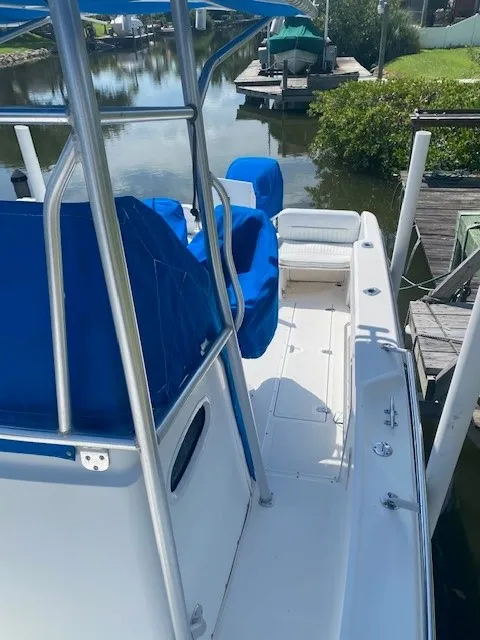 Slide: The Image of Boston Whaler OUTRAGE 1999 - 2