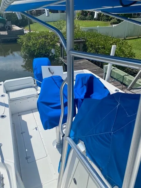 Slide: The Image of Boston Whaler OUTRAGE 1999 - 3