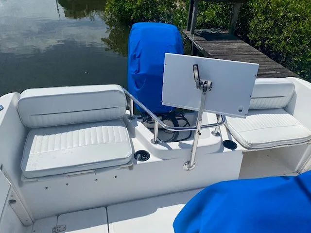 Slide: The Image of Boston Whaler OUTRAGE 1999 - 4