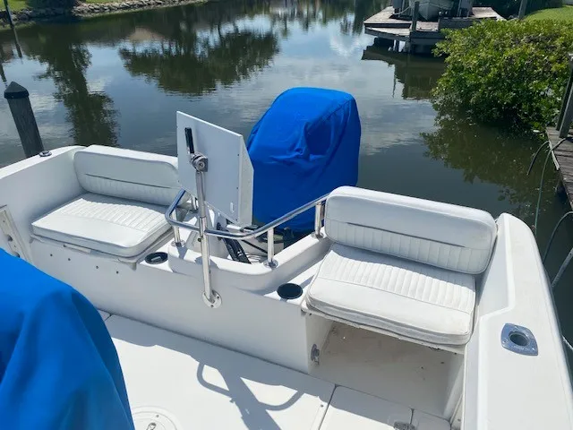 Slide: The Image of Boston Whaler OUTRAGE 1999 - 5