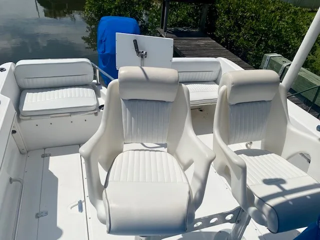 Slide: The Image of Boston Whaler OUTRAGE 1999 - 6