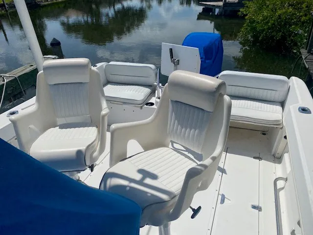 Slide: The Image of Boston Whaler OUTRAGE 1999 - 7