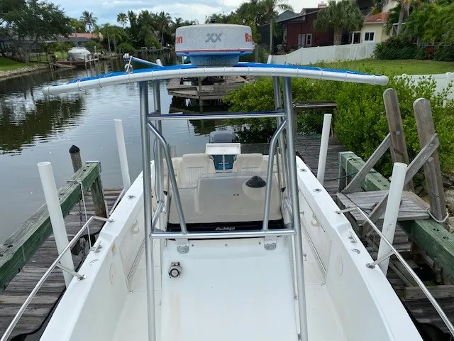 Slide: The Image of Boston Whaler OUTRAGE 1999 - 8