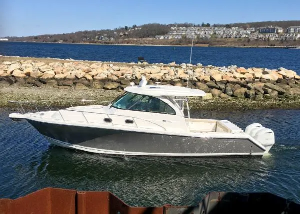 Slide: The Image of Pursuit OS 385 Offshore 2017 - 0