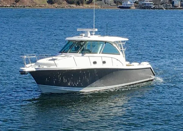 Slide: The Image of Pursuit OS 385 Offshore 2017 - 1