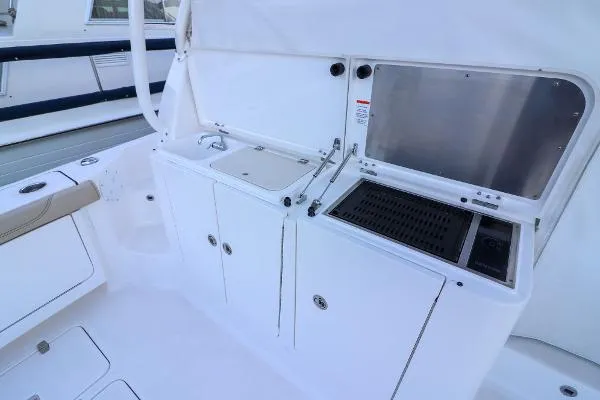 Slide: The Image of Pursuit OS 385 Offshore 2017 - 8