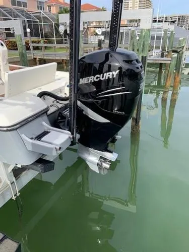 Slide: The Image of Shearwater 25 Carolina 2020 - 4