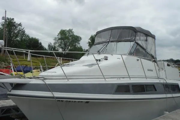 Slide: The Image of Carver Yachts 330 Mariner 1994 - 0