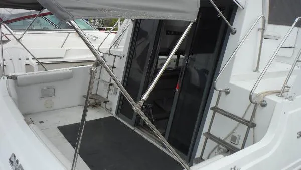 Slide: The Image of Carver Yachts 330 Mariner 1994 - 10