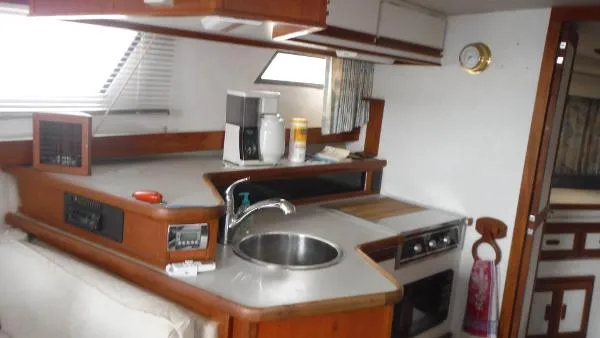 Slide: The Image of Carver Yachts 330 Mariner 1994 - 4