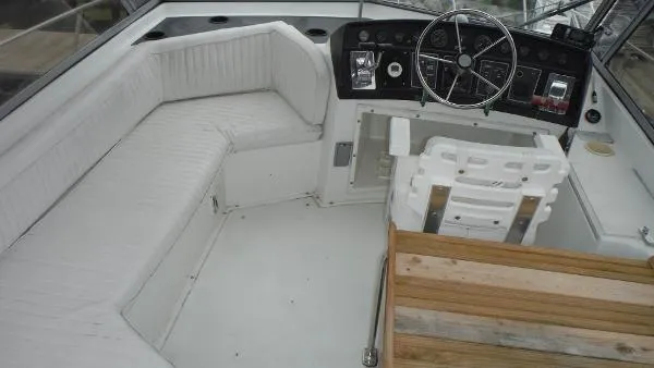Slide: The Image of Carver Yachts 330 Mariner 1994 - 7