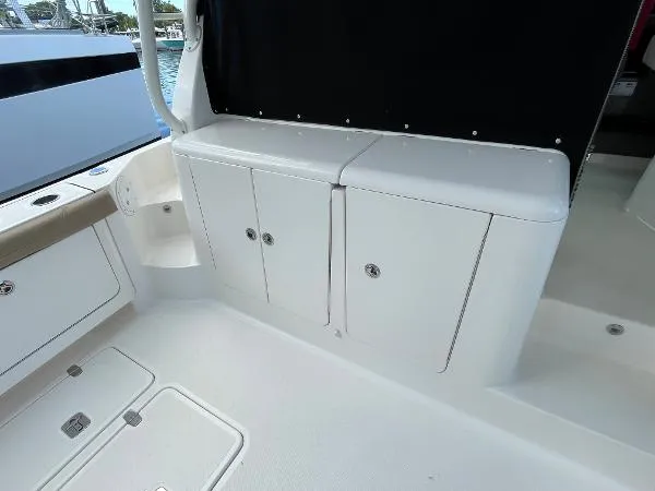 Slide: The Image of Pursuit OS 385 Offshore 2016 - 8