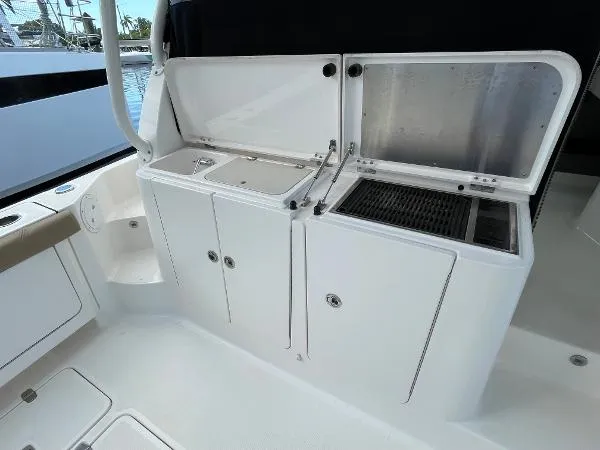 Slide: The Image of Pursuit OS 385 Offshore 2016 - 9