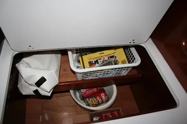 Slide: The Image of Beneteau 331 KC 2003 - 11