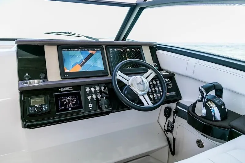 Slide: The Image of Sea Ray Sundancer 320 OB 2021 - 9