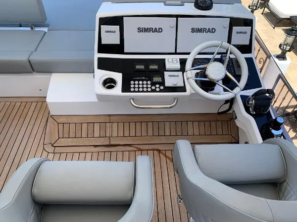 Slide: The Image of Sunseeker 52 Manhattan 2020 - 5