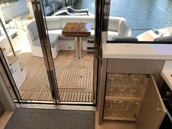 Slide: The Image of Sunseeker 52 Manhattan 2020 - 6