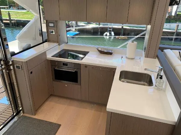 Slide: The Image of Sunseeker 52 Manhattan 2020 - 9