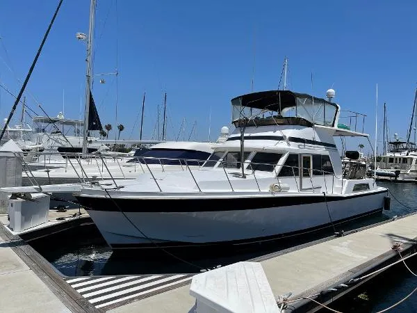 Slide: The Image of Uniflite 48 Yacht Fisherman 1981 - 0