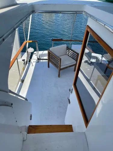 Slide: The Image of Uniflite 48 Yacht Fisherman 1981 - 10
