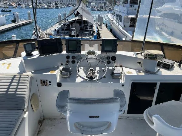Slide: The Image of Uniflite 48 Yacht Fisherman 1981 - 7