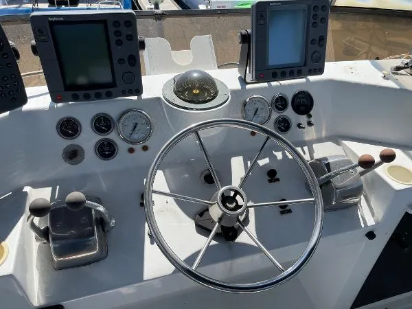 Slide: The Image of Uniflite 48 Yacht Fisherman 1981 - 8