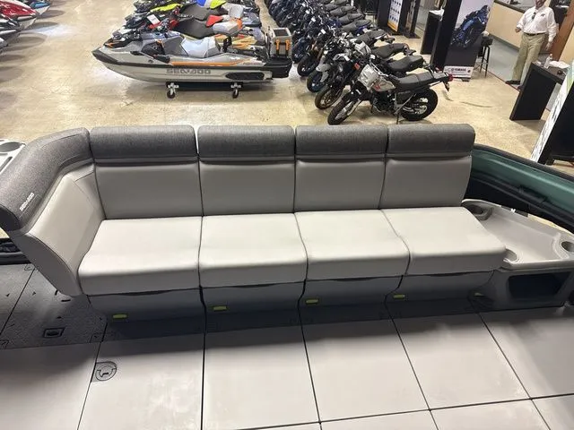 Slide: The Image of Sea-Doo Switch Cruise™ 21 - 300 Hp - Tech Painted 2026 - 10