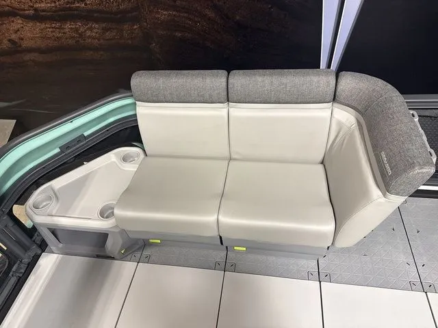 Slide: The Image of Sea-Doo Switch Cruise™ 21 - 300 Hp - Tech Painted 2026 - 9