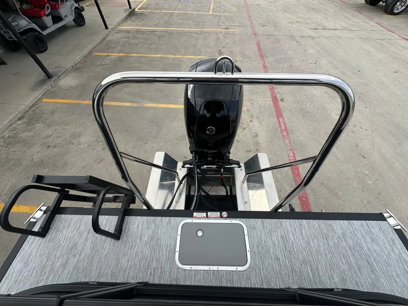 Slide: The Image of Rear view of a 2026 Bennington 22 S STERN RADIUS boat. - 10