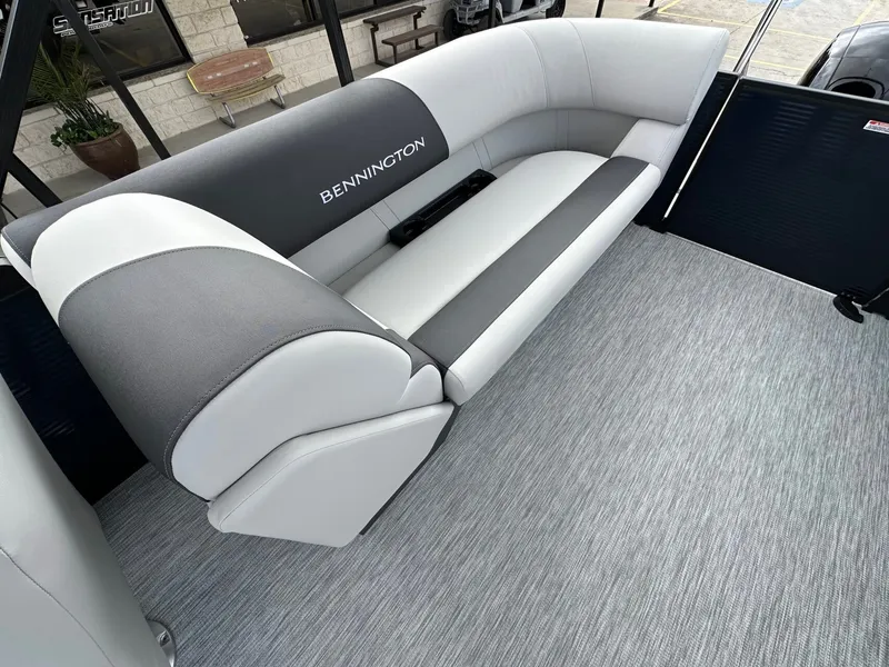 Slide: The Image of Bennington 22 S STERN RADIUS boat seat, gray-white design, 2026 model. - 11