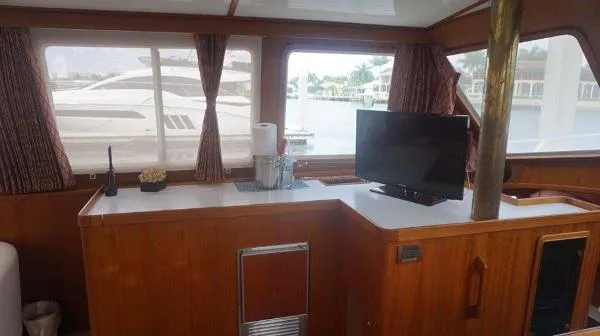 Slide: The Image of Little Harbor WhisperJet Flybridge Cruiser 1999 - 10