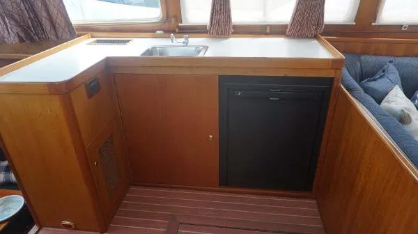 Slide: The Image of Little Harbor WhisperJet Flybridge Cruiser 1999 - 7