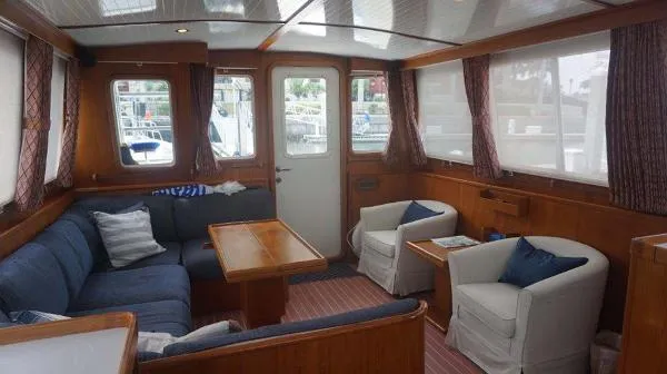 Slide: The Image of Little Harbor WhisperJet Flybridge Cruiser 1999 - 8