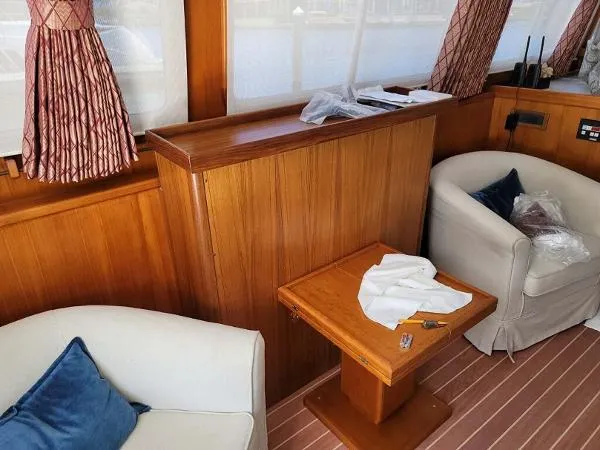 Slide: The Image of Little Harbor WhisperJet Flybridge Cruiser 1999 - 9