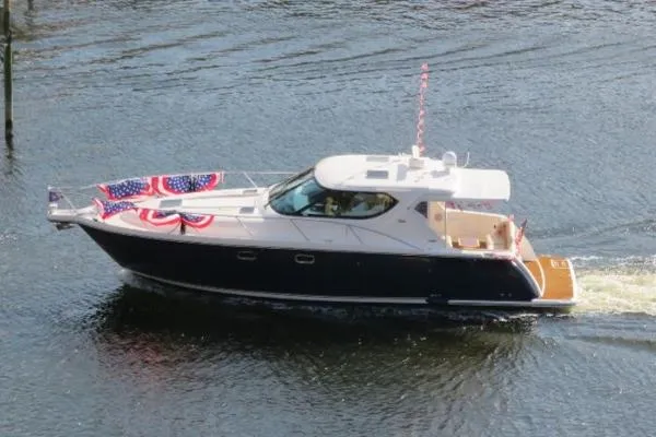 Slide: The Image of Tiara 4300 Sovran 2008 - 0