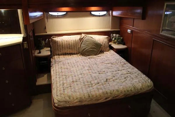 Slide: The Image of Carver Yachts 53 Voyager 1998 - 11