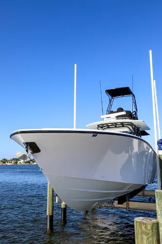 Slide: The Image of Yellowfin 42CC 2008 - 1