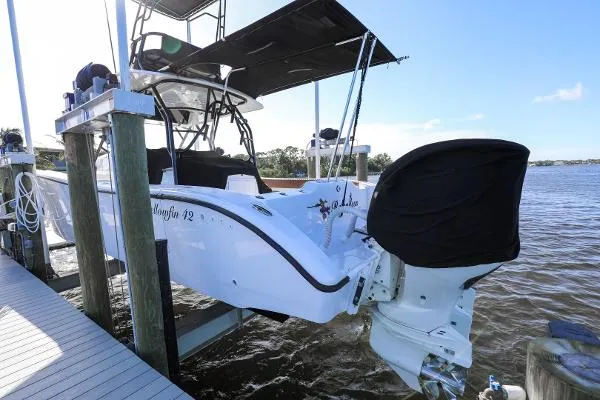 Slide: The Image of Yellowfin 42CC 2008 - 6