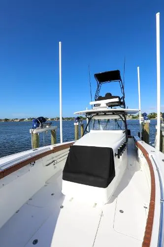 Slide: The Image of Yellowfin 42CC 2008 - 9