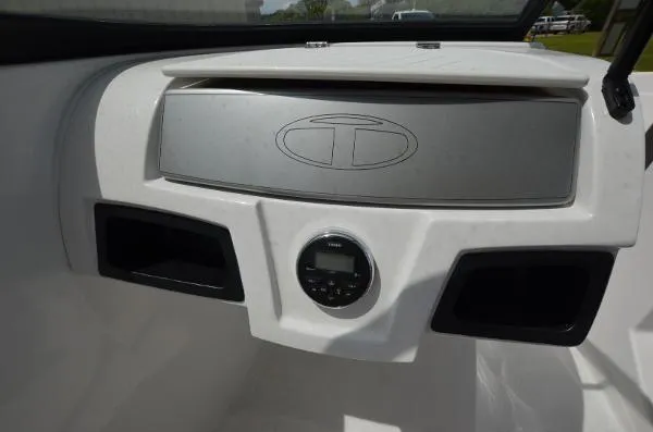 Slide: The Image of Tahoe 450TF 2018 - 9