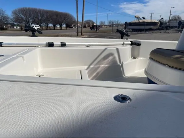 Slide: The Image of NauticStar 215 XTS 2019 - 10