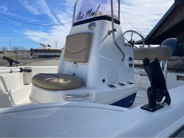 Slide: The Image of NauticStar 215 XTS 2019 - 11