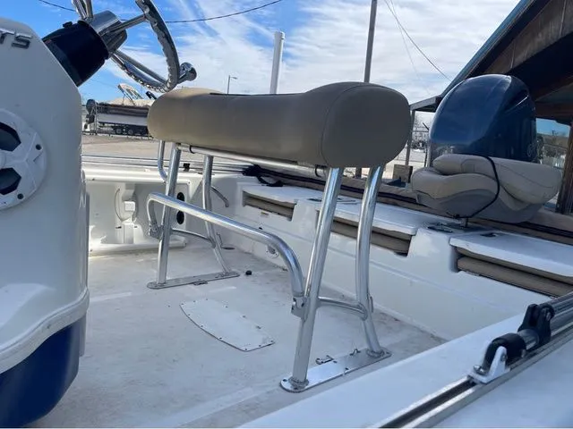 Slide: The Image of NauticStar 215 XTS 2019 - 12