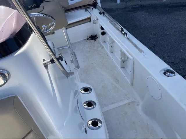 Slide: The Image of NauticStar 215 XTS 2019 - 17